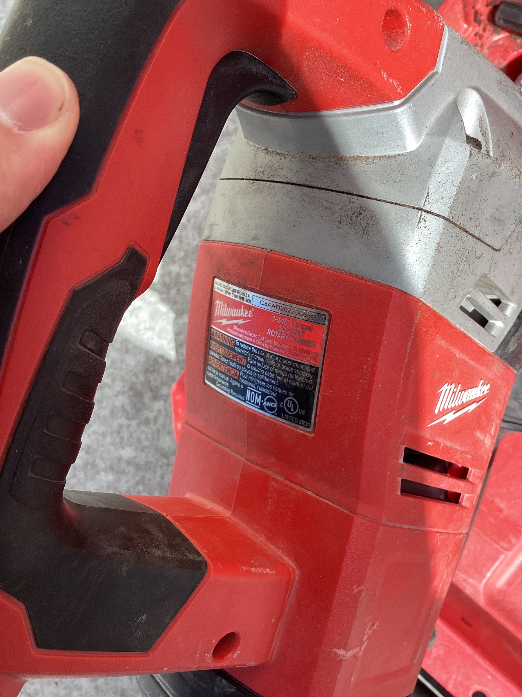 Milwaukee 1-9/16” SDS Max Rotary Hammer Drill — image 2