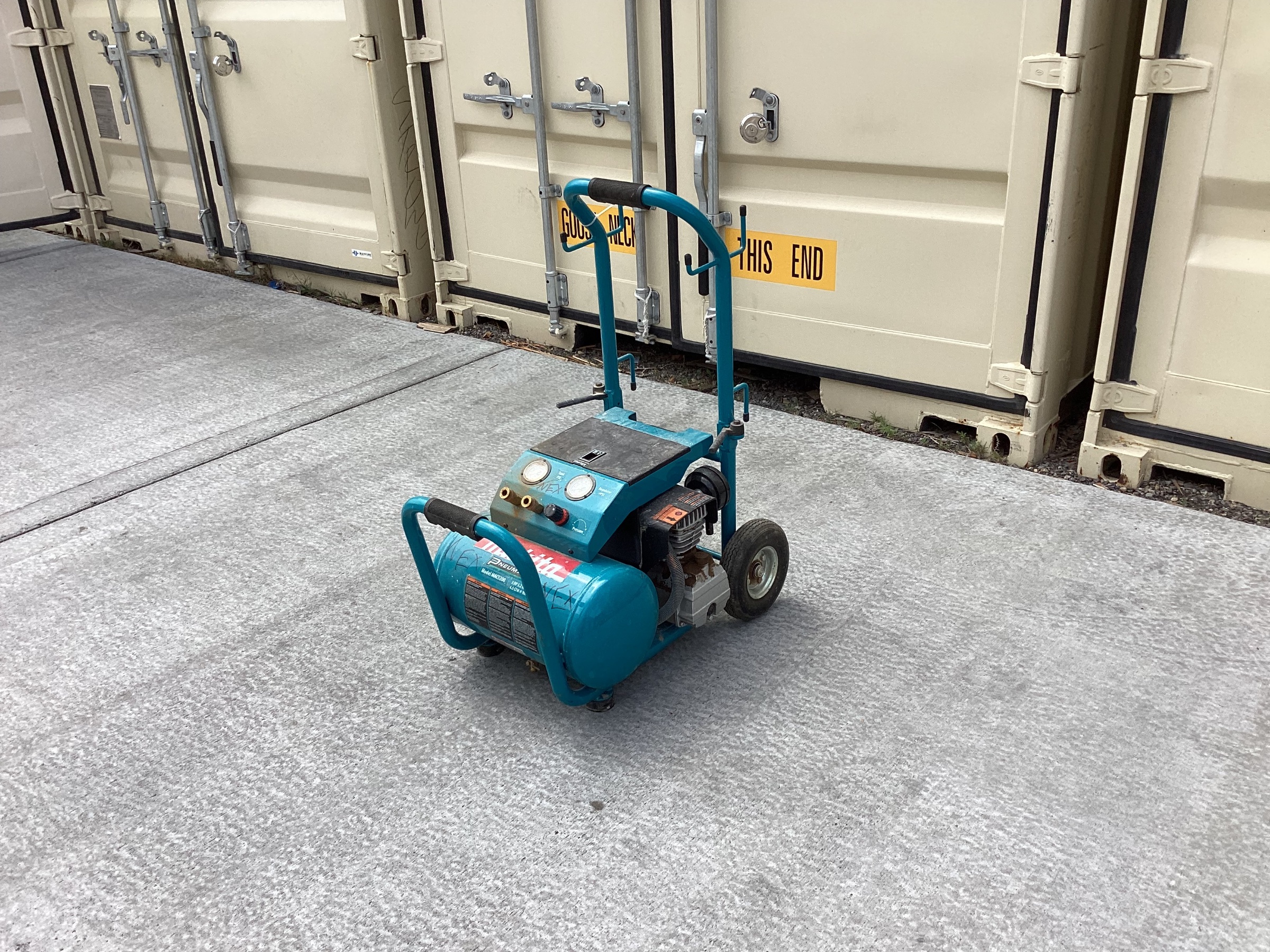 Makita air compressor — image 1